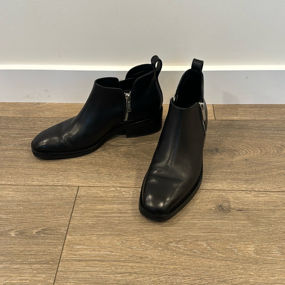 New genuine leather boots